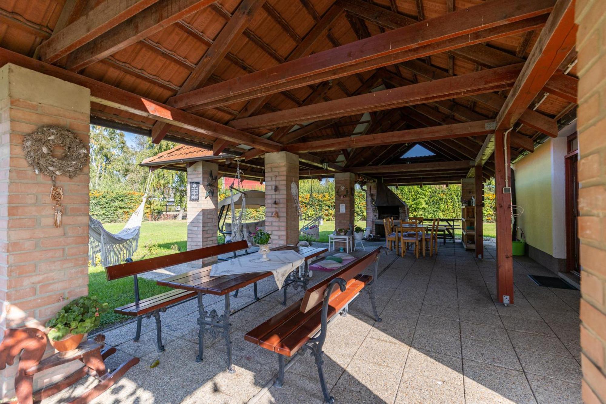 Idylicky Rodinny Penzion Arkadia Pri Dunajskej Cyklotrase Kyselica Exterior foto